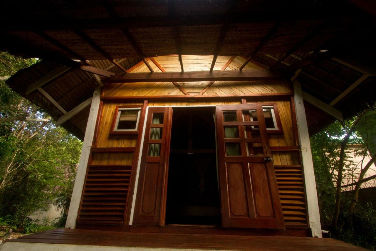 Les Acacias Bungalows Manambolo Exterior photo